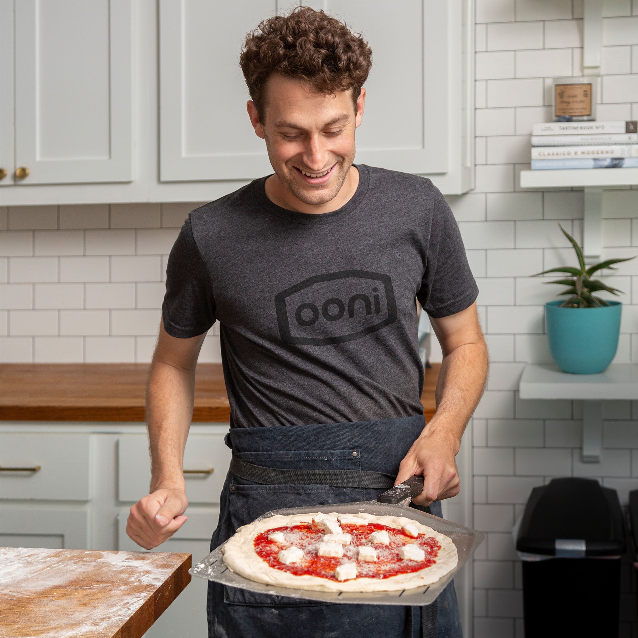 Ooni Minimal Logo Dark Gray Unisex T-shirt