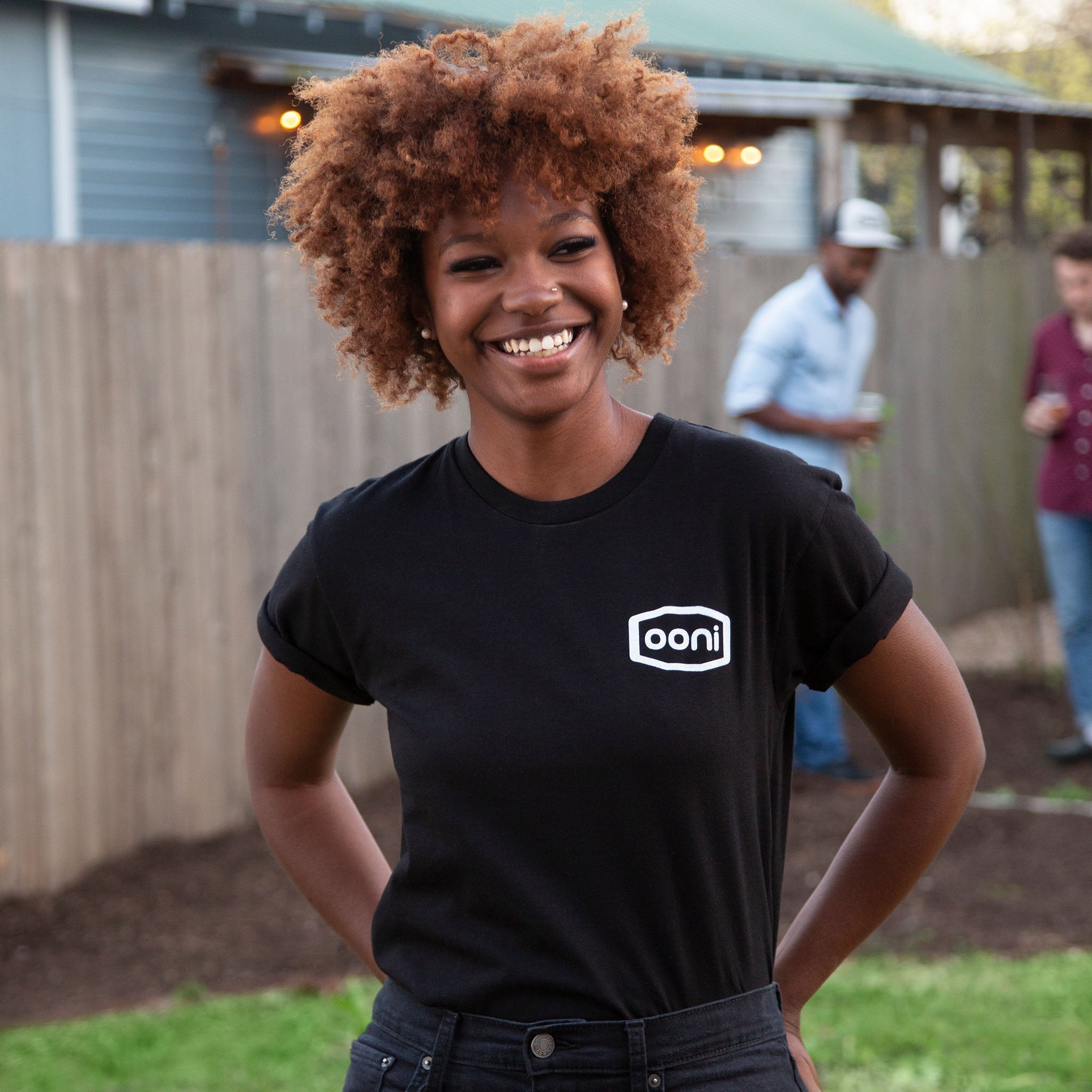 Ooni Badge Black Unisex T-shirt